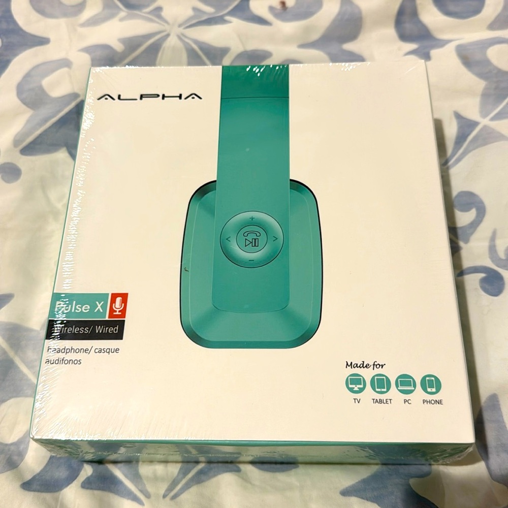 NIB Alpha turquoise wireless pulse X headphones